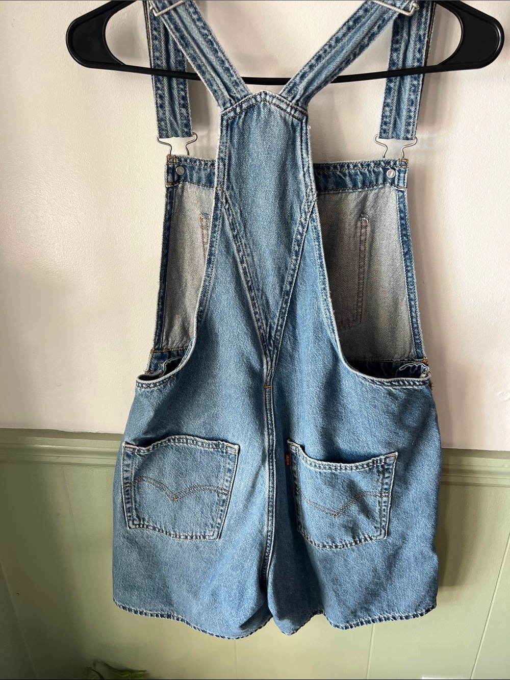 Levi’s overalls or shortalls in size small - Picture 6 of 6